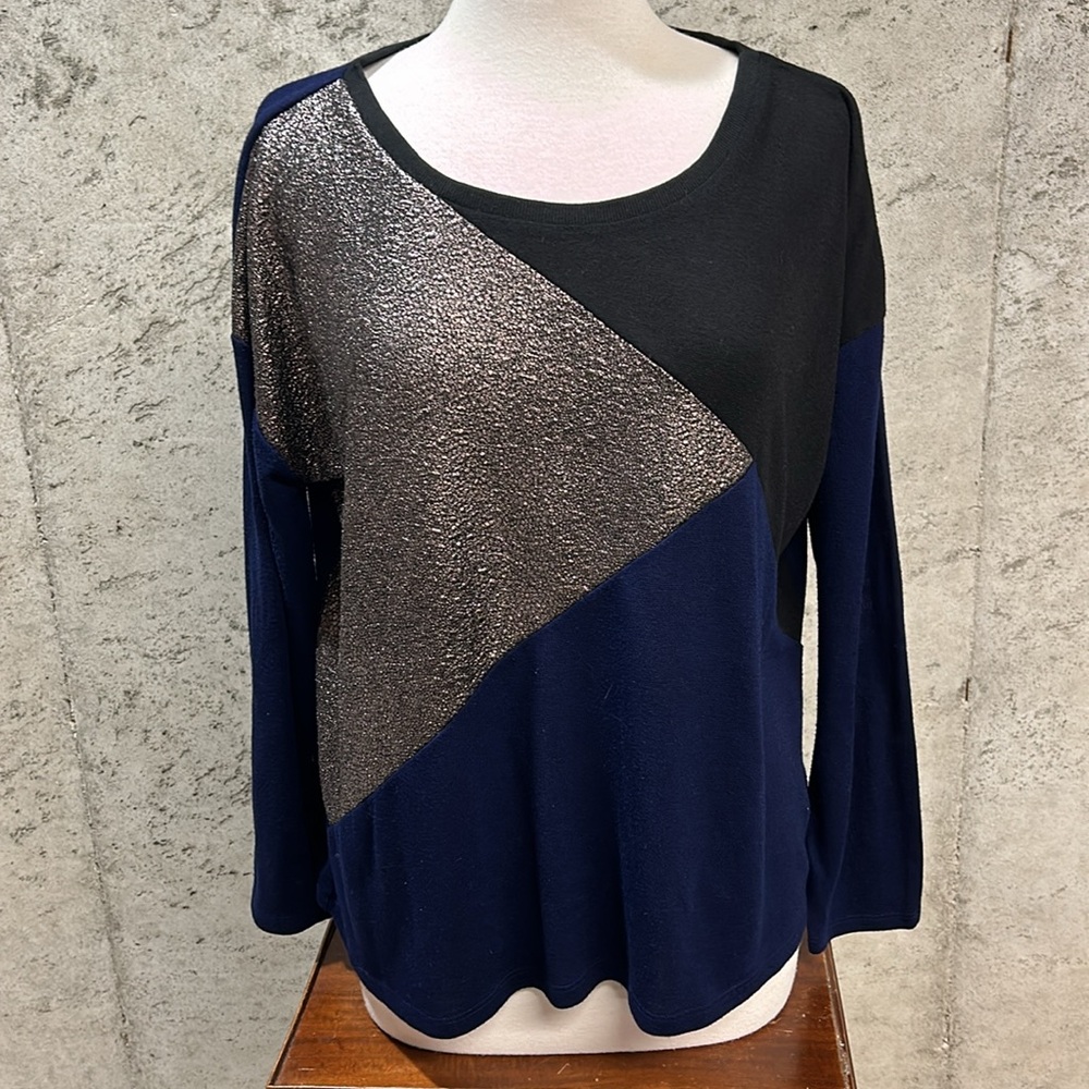 August Silk block style sweater/top XL Silver and blue design w scoop neck